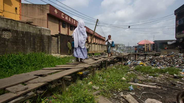 train, Nigeria, decaying infrastructure