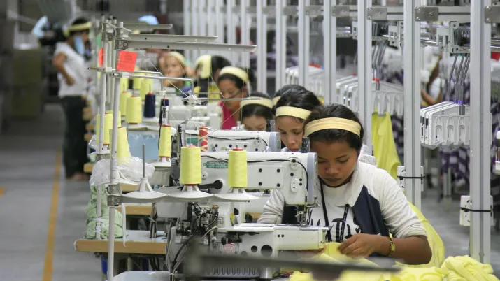 Former les Cambodgiens aux métiers d'encadrement dans le secteur du textile - Image -