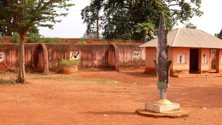 Ce projet vise à mettre en valeur le site historique d’Abomey et à renforcer les capacités béninoises en termes de conservation et de valorisation patrimoniale.