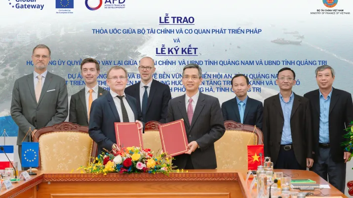 Quang tri and Quand Nam signing
