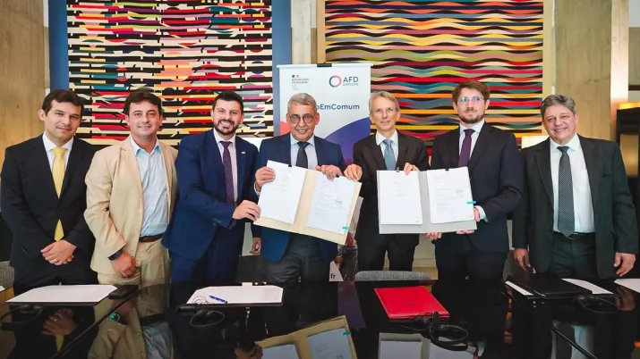 Une collaboration innovante pour revitaliser le centre urbain et renforcer sa résilience climatique.