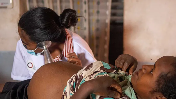 Le projet projet vise à installer des sages-femmes communautaires en zone rurale à Analamanga, Madagascar.