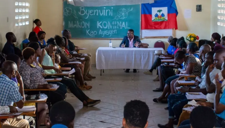 L’espace « Makòn » est un lieu de dialogue ouvert, qui fédère les organisations communautaires à Haïti