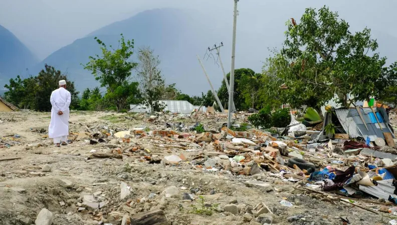 Trois mois après le séisme et le tsunami qui ont ravagé la baie de Palu, les dégâts sont toujours considérables