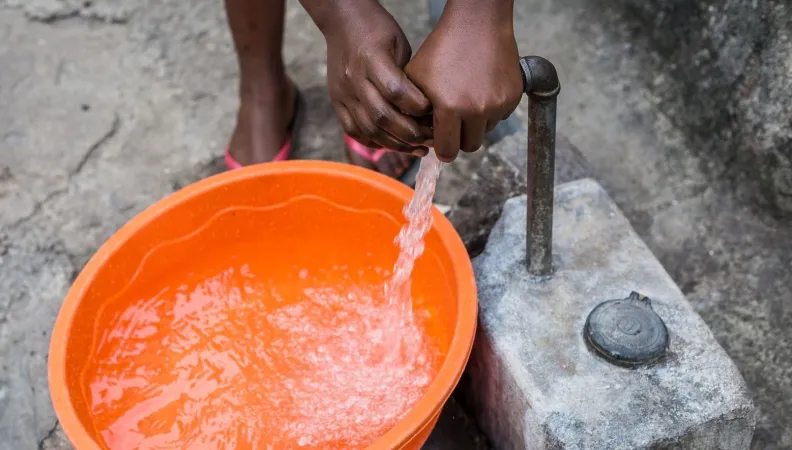acces to water for a woman in Tanzania 